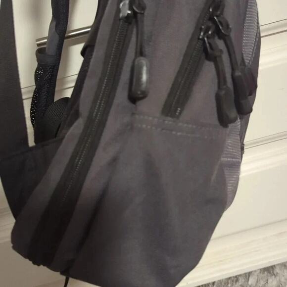 Gray Wenger Scan Smart Airflow TSA Friendly Backpack.  Holds 15” laptop/MacBook. - Picture 8 of 12